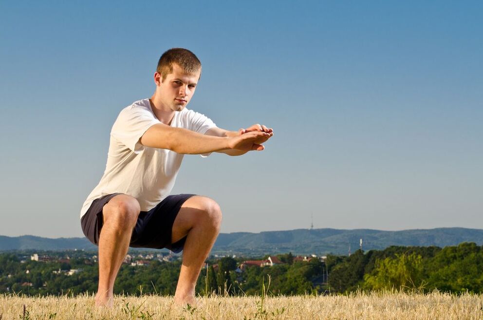 A férfi erő erősítését speciális fizikai gyakorlatok, például guggolás segítik elő. 